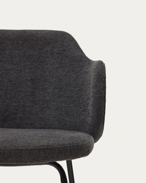 Chaise Yunia gris foncé avec pieds en acier