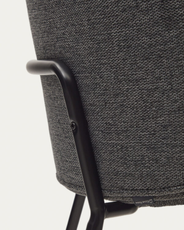 Chaise Yunia gris foncé avec pieds en acier