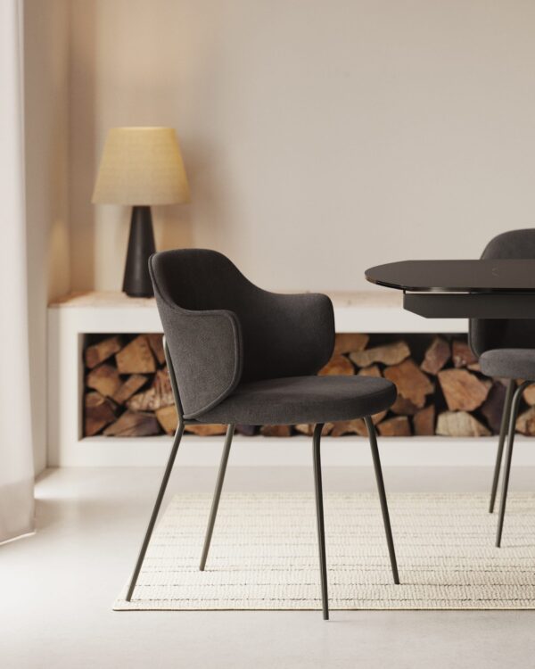 Chaise Yunia gris foncé avec pieds en acier