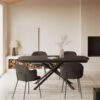 Chaise Yunia gris foncé avec pieds en acier