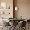 Chaise Yunia marron avec pieds en acier