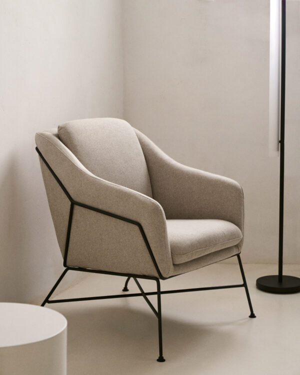 Fauteuil Brida beige et pieds en acier