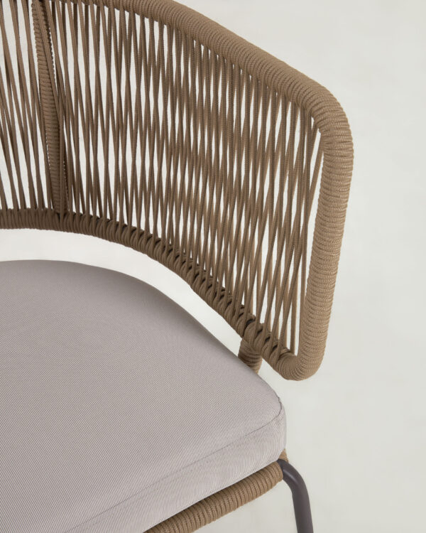 Fauteuil Nadin en corde beige et pieds en acier