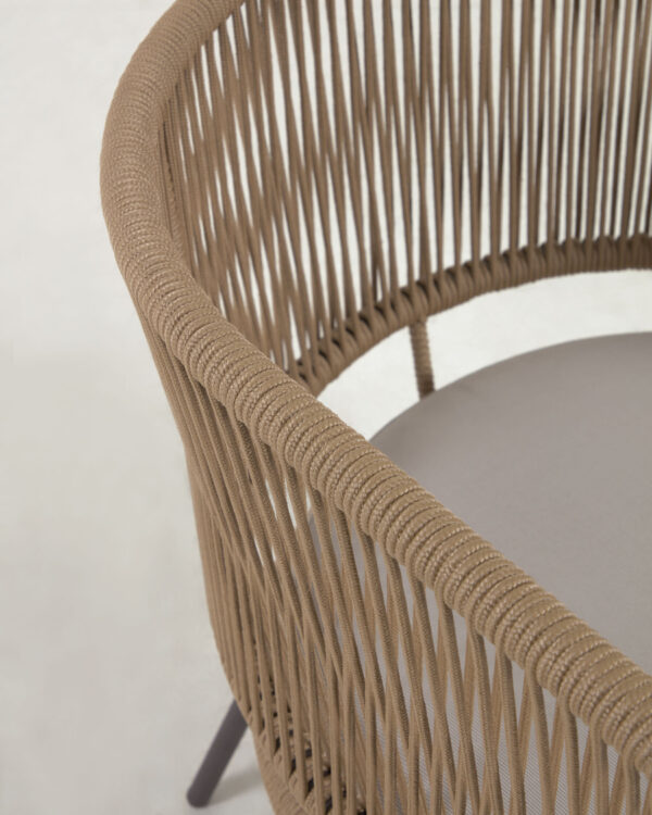 Fauteuil Nadin en corde beige et pieds en acier